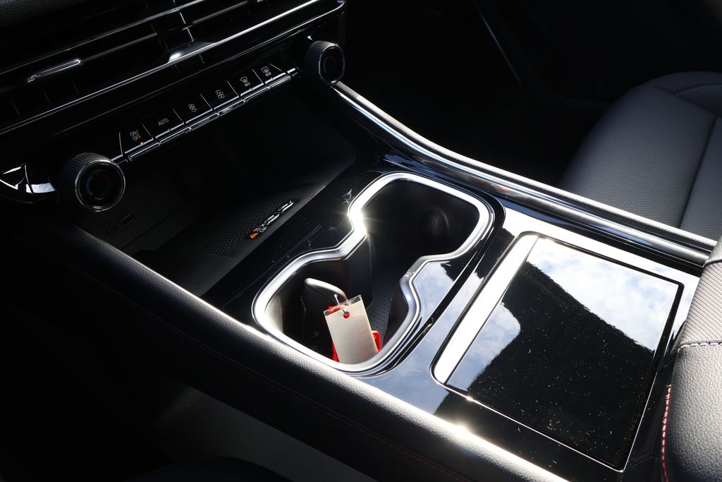 Thumbnail: 2026 Chevrolet Traverse - 32