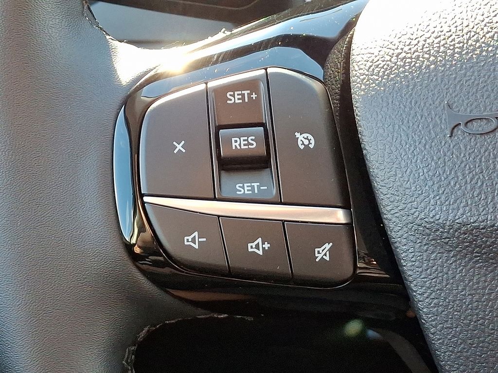 Thumbnail: 2022 Ford Escape - 22