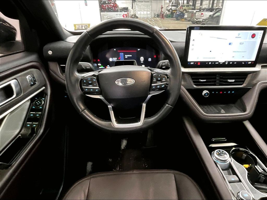 2025 Ford Explorer — photo 18