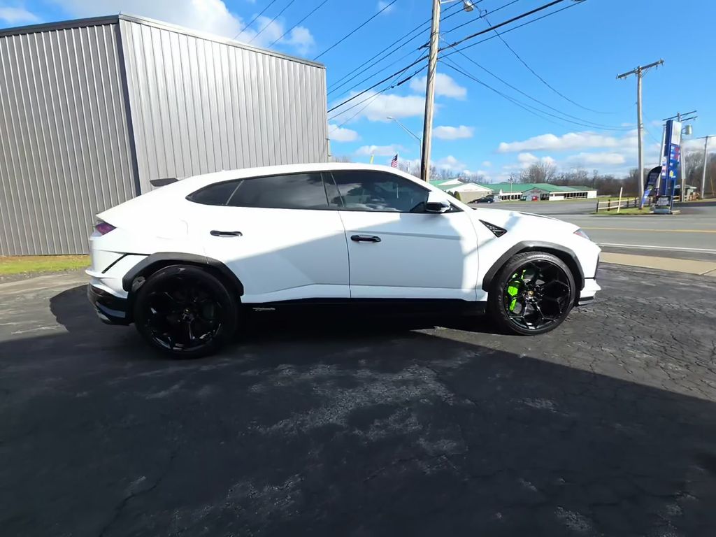 White 2024 Lamborghini Urus Performante AWD SUV / Crossover All-Wheel Drive 8-Speed Automatic