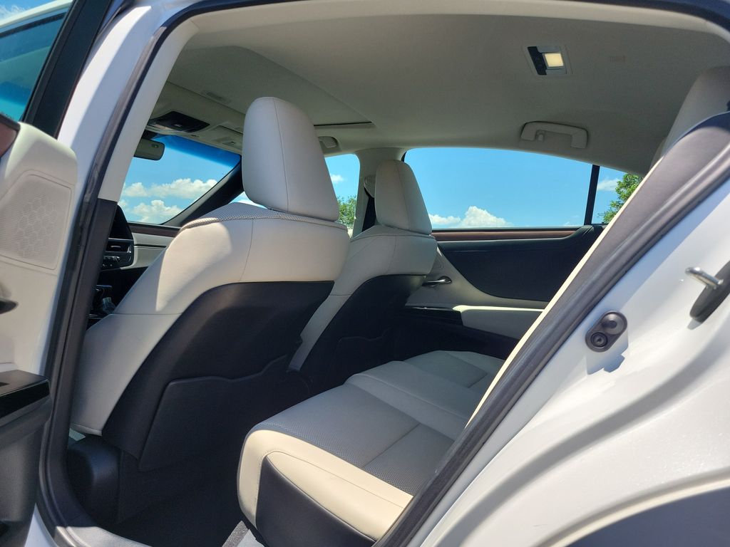 used 2025 Lexus ES car, priced at $45,998