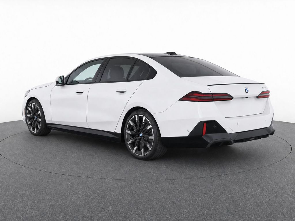 Thumbnail: 2025 BMW 5 Series - 32