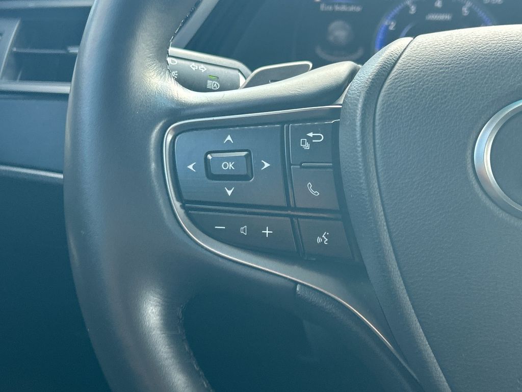 Thumbnail: 2022 Lexus ES - 25