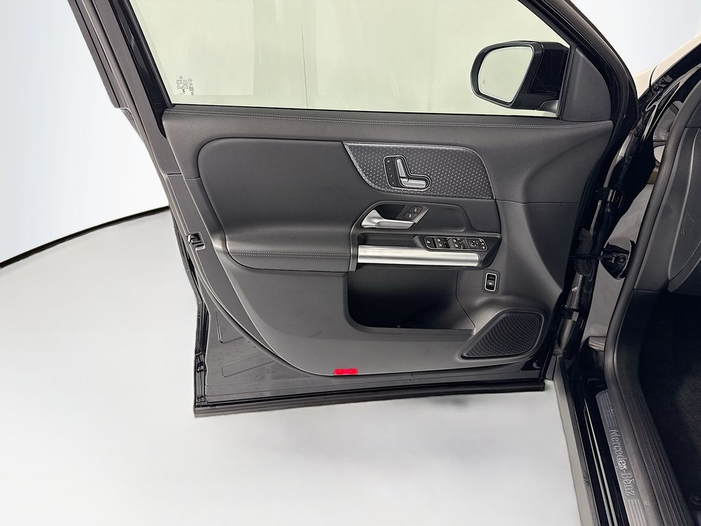 Thumbnail: 2025 Mercedes-Benz GLA - 24