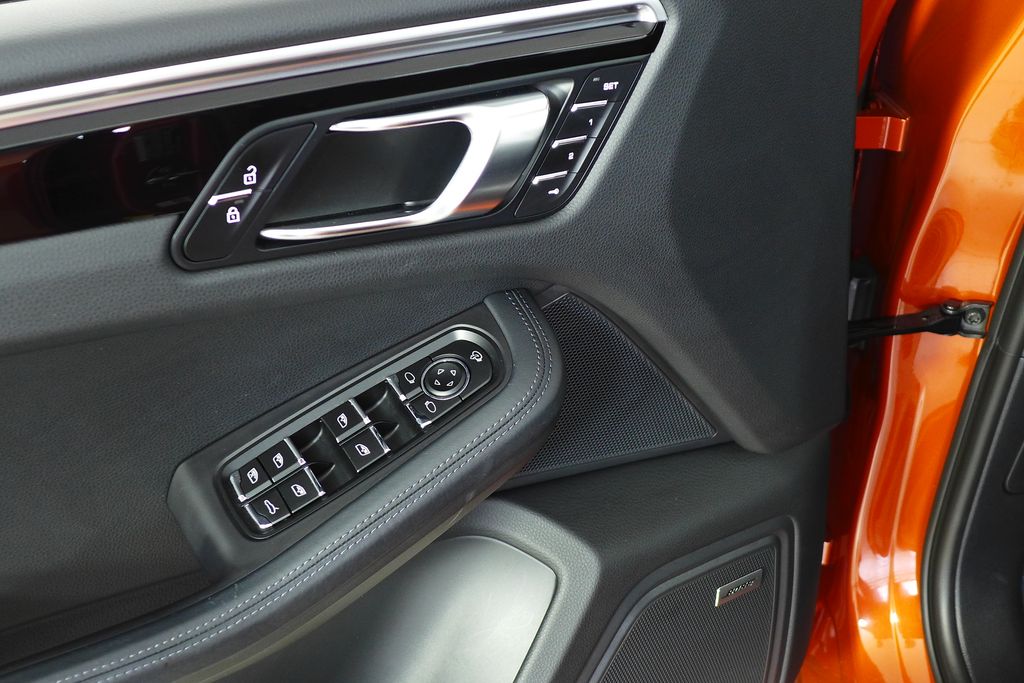 Thumbnail: 2022 Porsche Macan - 12