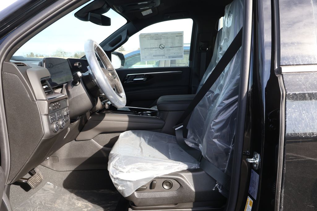 2025 Chevrolet Tahoe LS 12