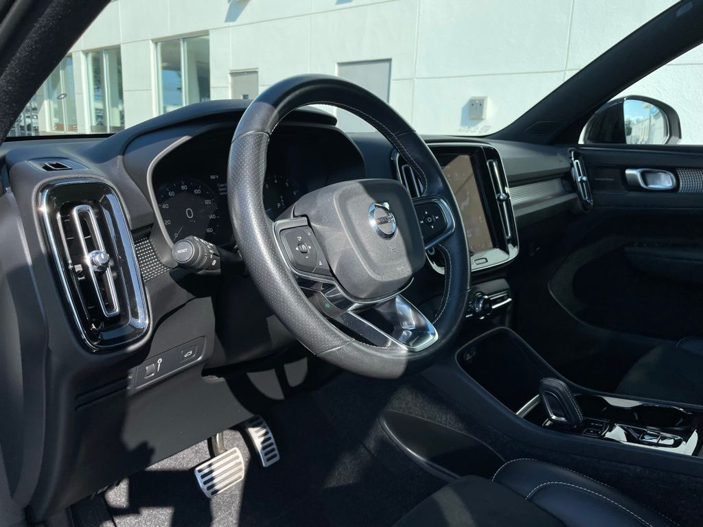 Thumbnail: 2021 Volvo XC40 - 27