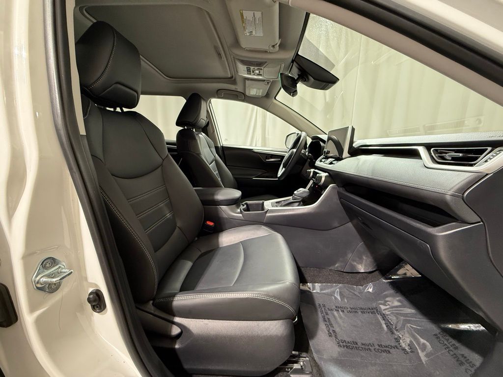 Thumbnail: 2025 Toyota RAV4 - 23