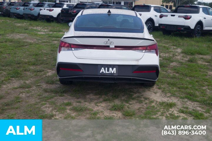 Used 2025 White Hyundai SEL Sport image 6