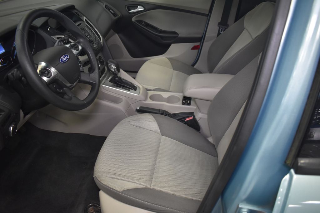2012 Ford Focus SE 26