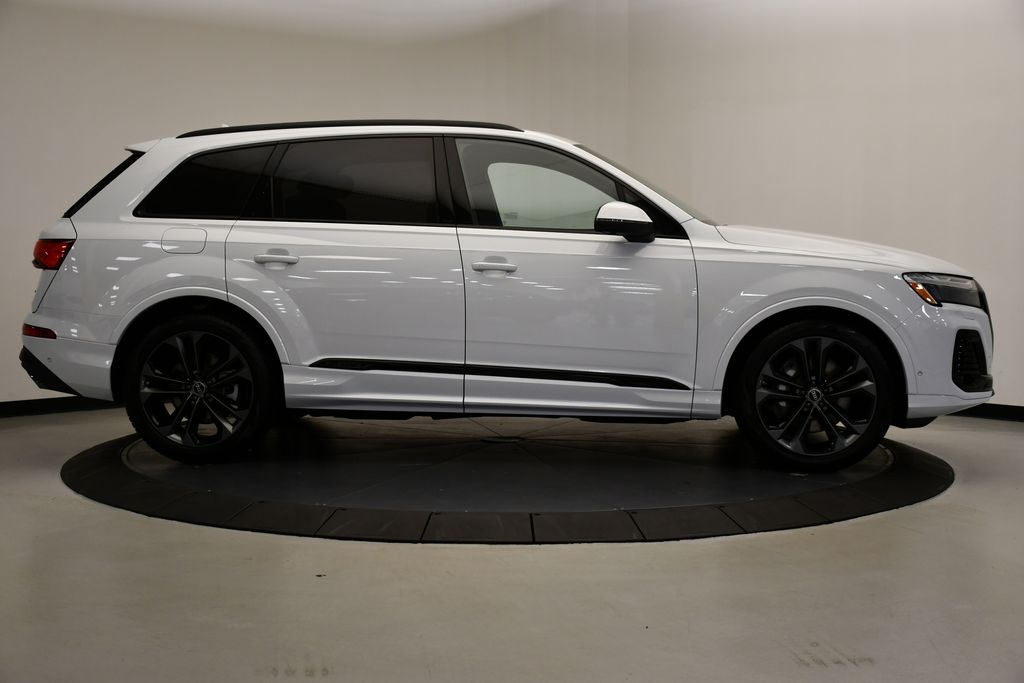 Thumbnail: 2025 Audi Q7 - 6