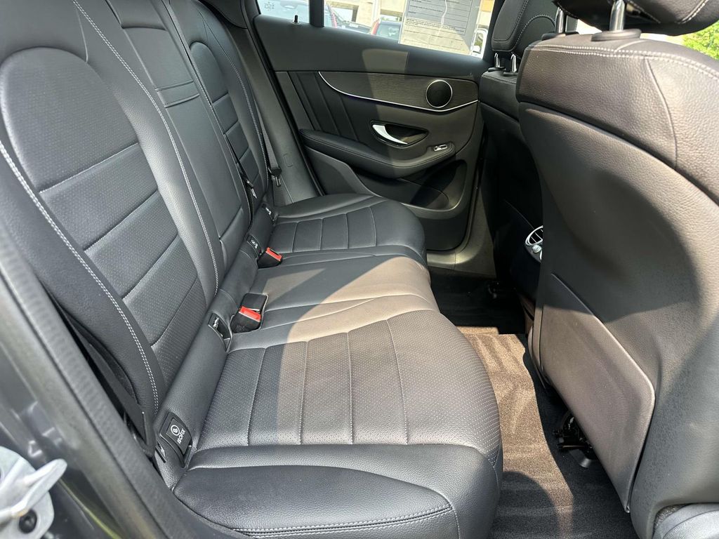 2022 Mercedes-Benz GLC 300 12