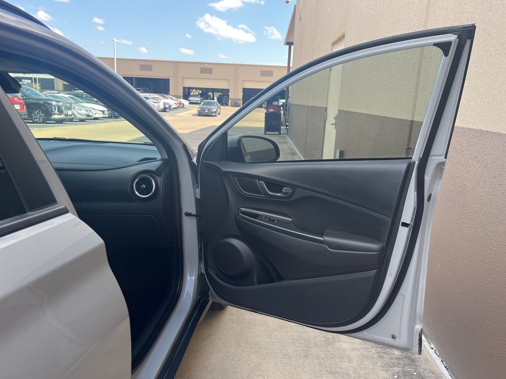 2023 Hyundai Kona SEL 23