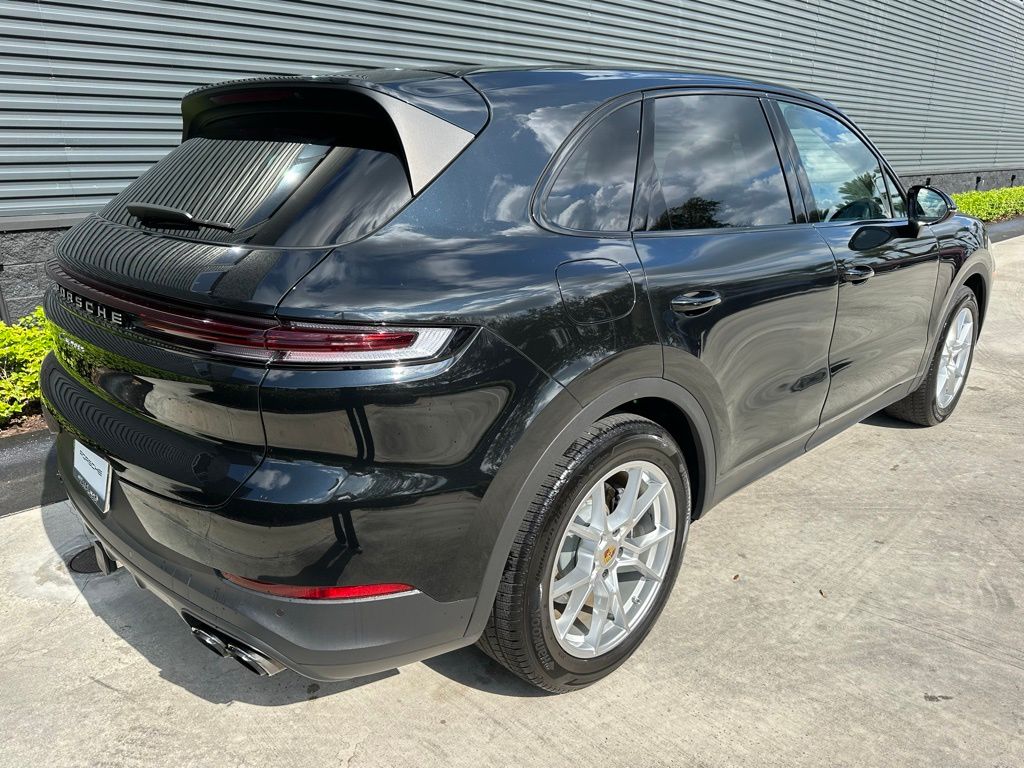 Thumbnail: 2024 Porsche Cayenne - 9