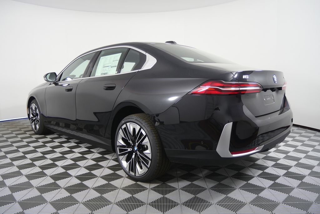 Thumbnail: 2026 BMW i5 - 5