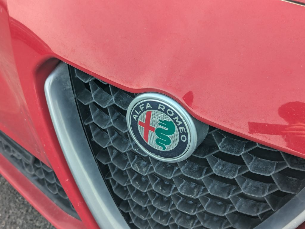 2018 Alfa Romeo Giulia Base 11