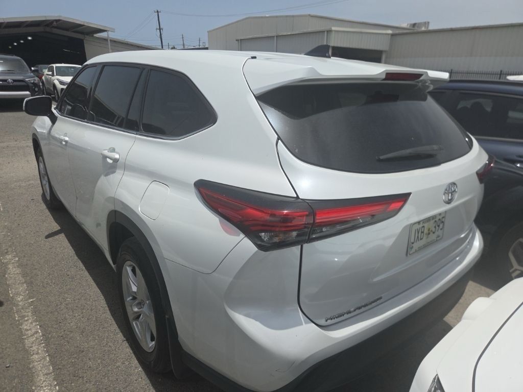Thumbnail: 2022 Toyota Highlander - 4