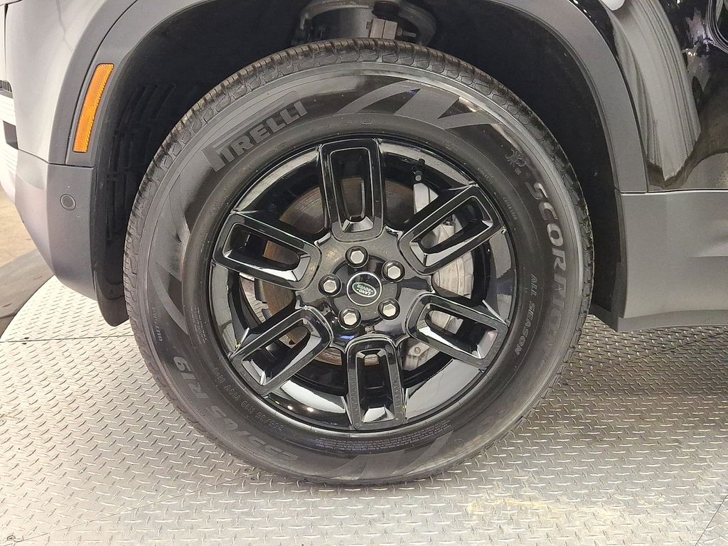 Thumbnail: 2024 Land Rover Defender - 8