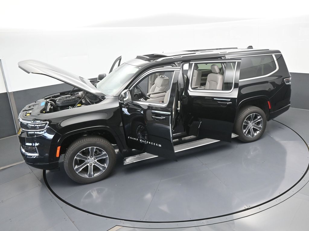 Used 2024 Diamond Black Crystal Pearlcoat Jeep Base image 80