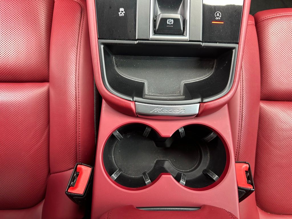 Thumbnail: 2023 Porsche Macan - 29