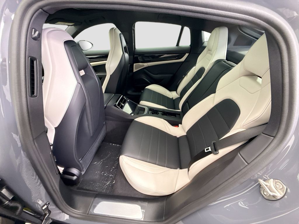 Thumbnail: 2026 Porsche Panamera - 19