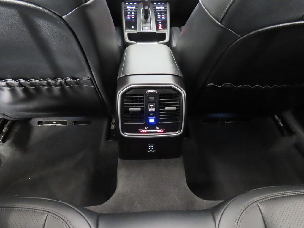 Thumbnail: 2023 Porsche Macan - 32