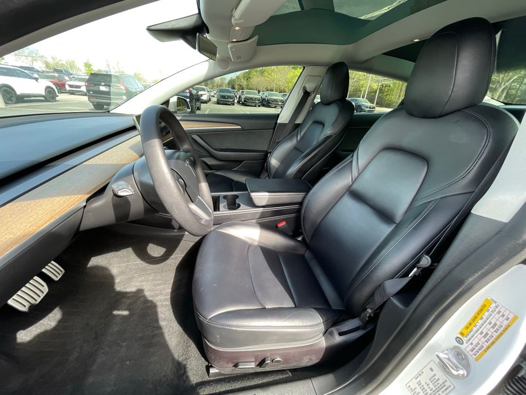 Thumbnail: 2022 Tesla Model 3 - 24