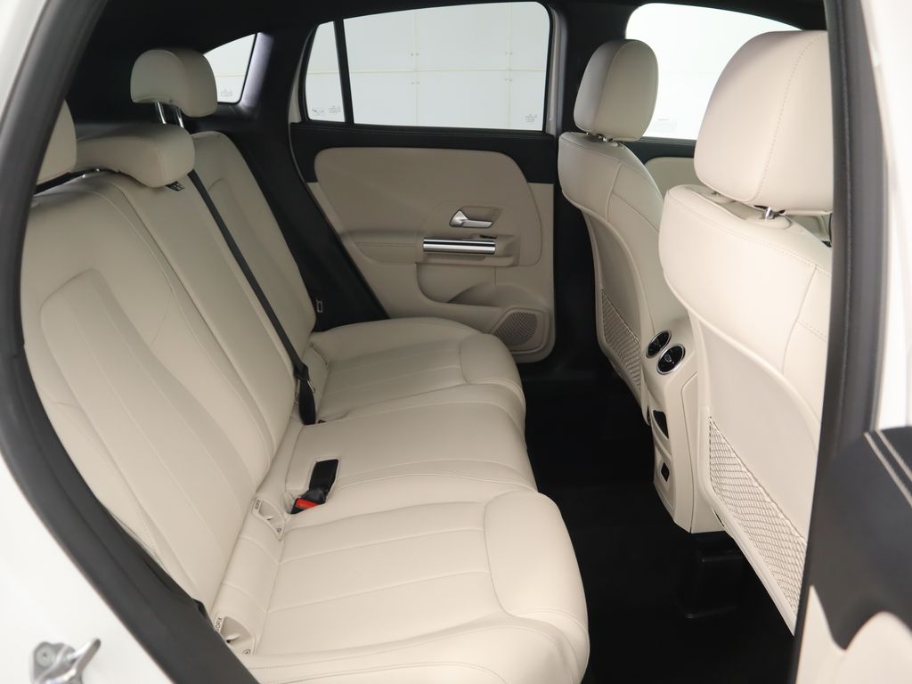 Thumbnail: 2022 Mercedes-Benz GLA - 22