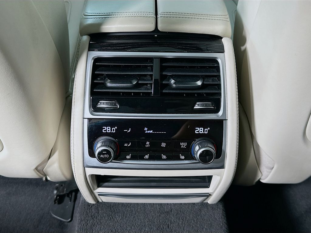 Thumbnail: 2020 BMW 7 Series - 26