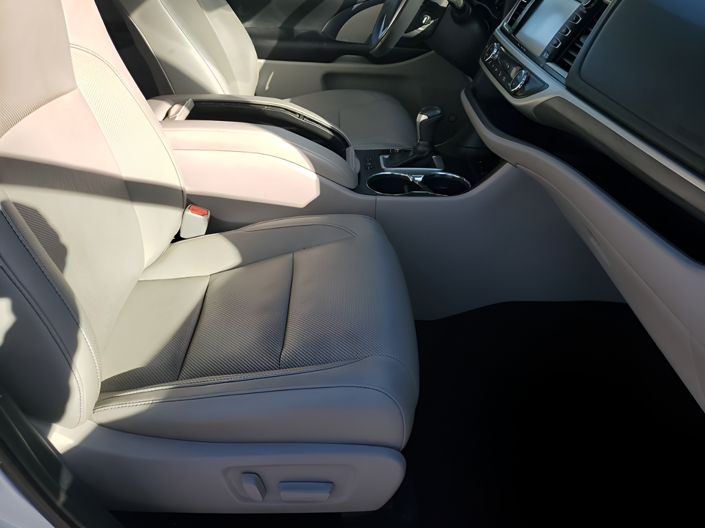 Used Car 2019 Toyota Highlander  Limited For Sale Under $30,000 In Austin, Texas