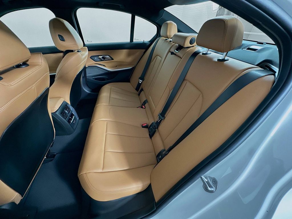 Thumbnail: 2025 BMW 3 Series - 17