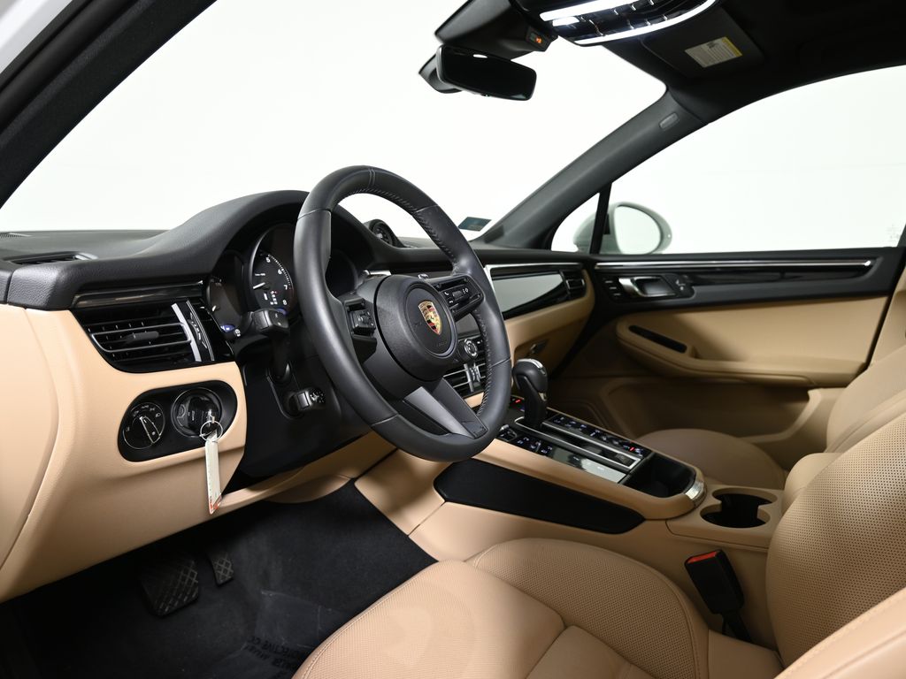 Thumbnail: 2025 Porsche Macan - 4