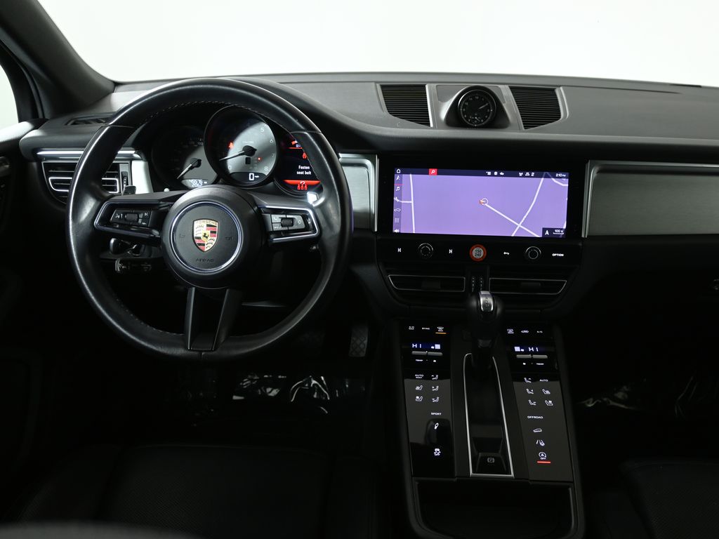 Thumbnail: 2022 Porsche Macan - 17