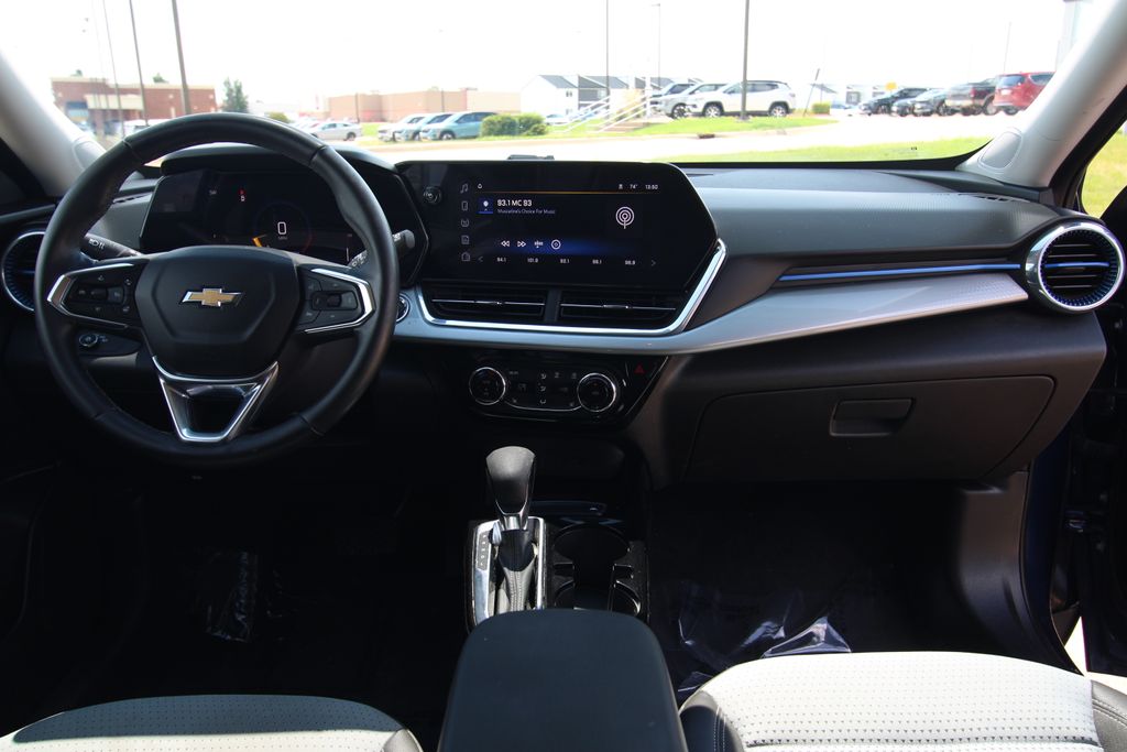 Used 2024 Chevrolet Trax SUV