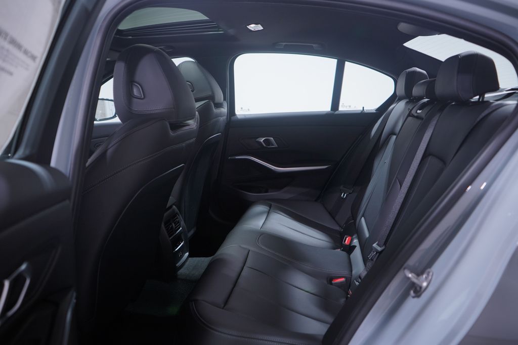 Thumbnail: 2026 BMW 3 Series - 9