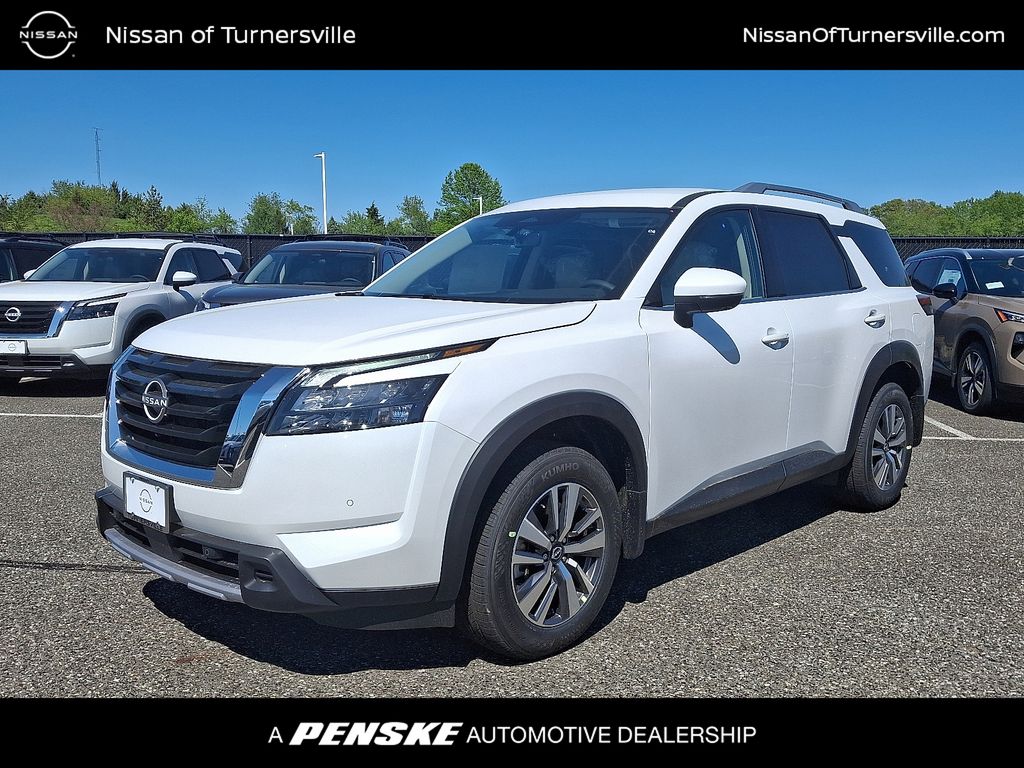 2025 Nissan Pathfinder SL Hero Image