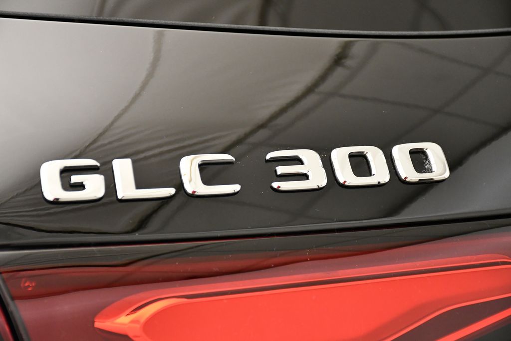 2025 Mercedes-Benz GLC 300 9