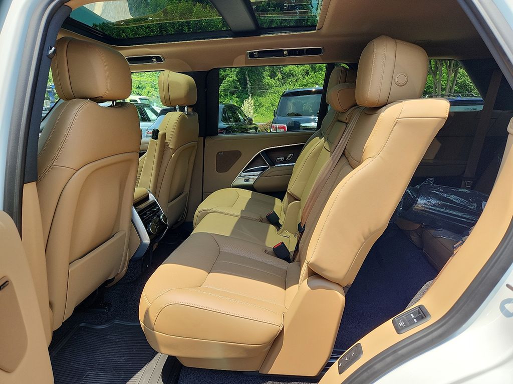 2025 Land Rover Range Rover SE 5