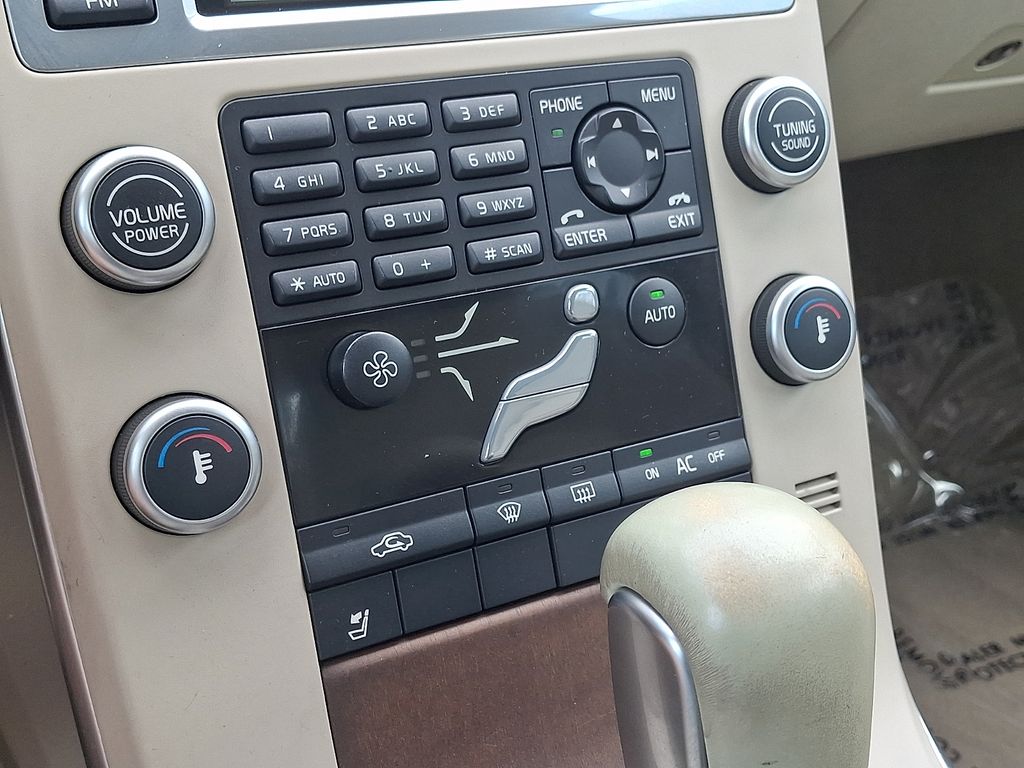 Thumbnail: 2011 Volvo S80 - 15