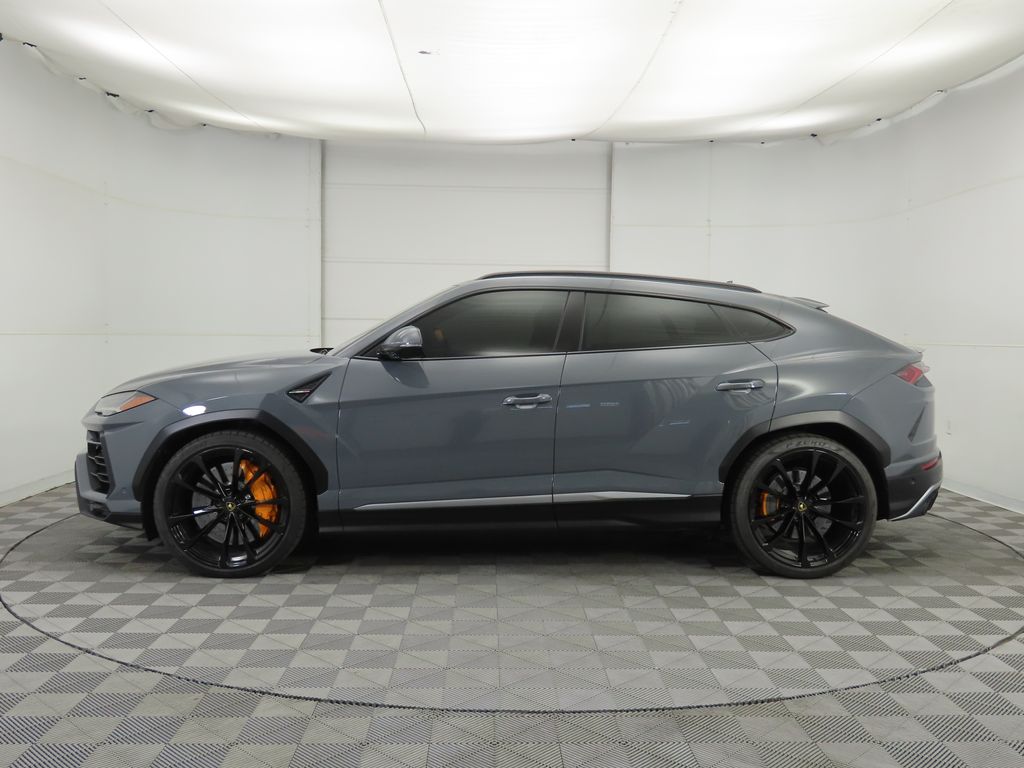 Thumbnail: 2021 Lamborghini Urus - 8