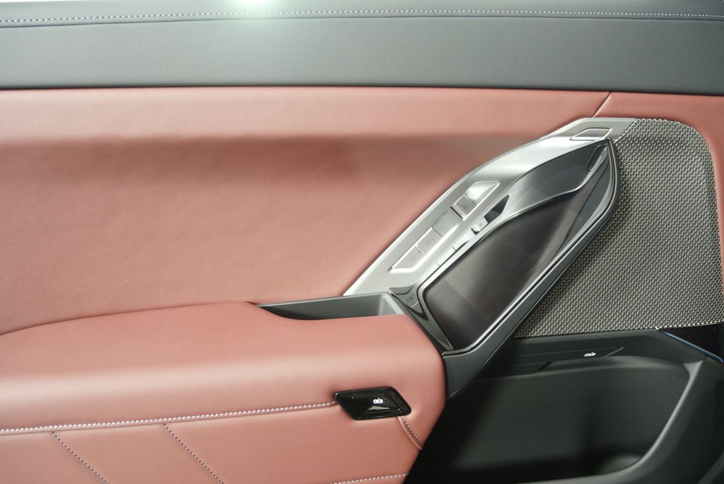 Thumbnail: 2026 BMW 7 Series - 14