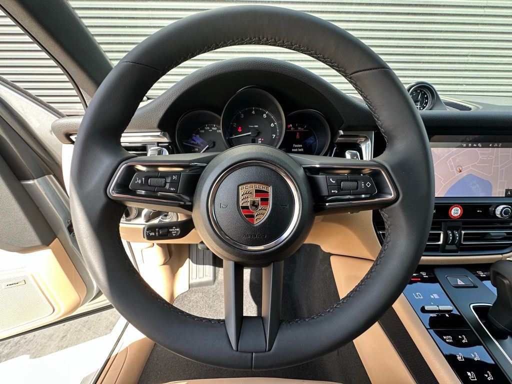 2025 Porsche Macan  16