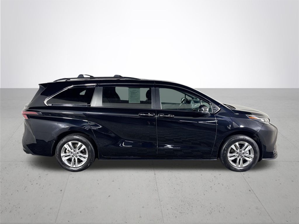 2023 Toyota Sienna Woodland Edition