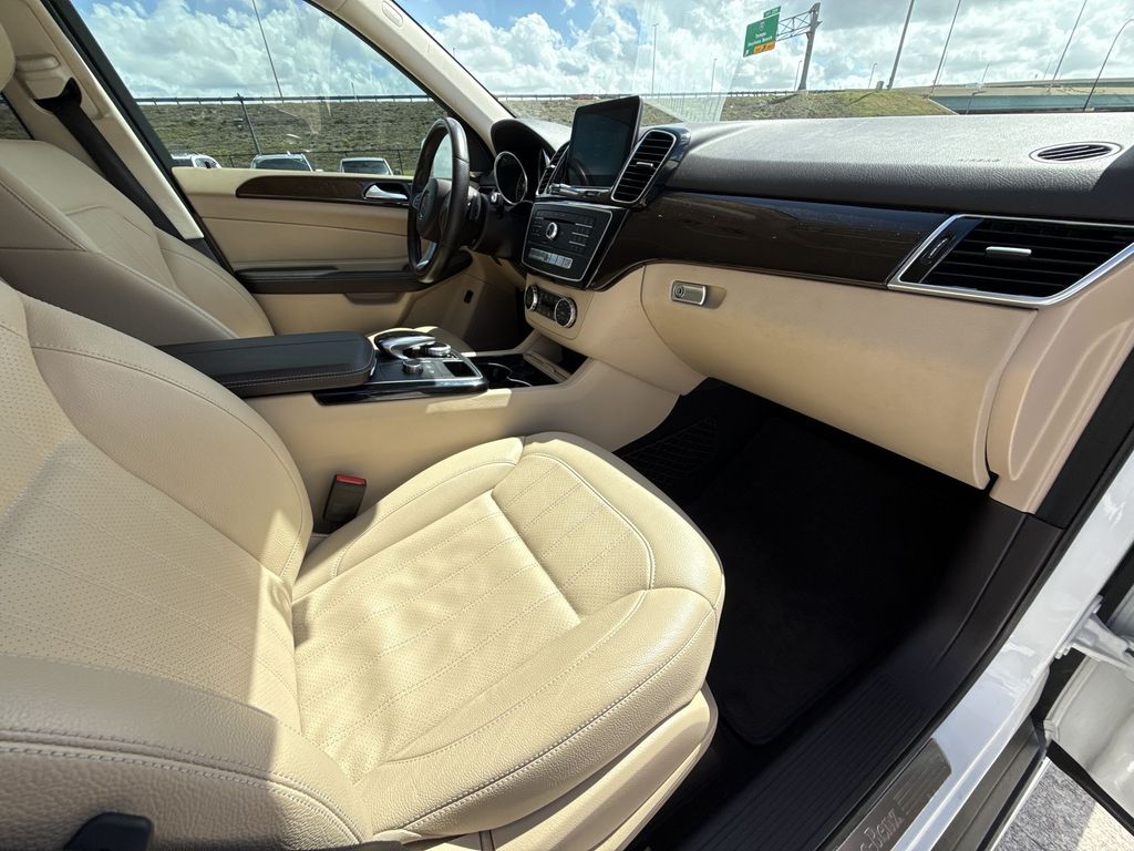 Thumbnail: 2017 Mercedes-Benz GLE - 15