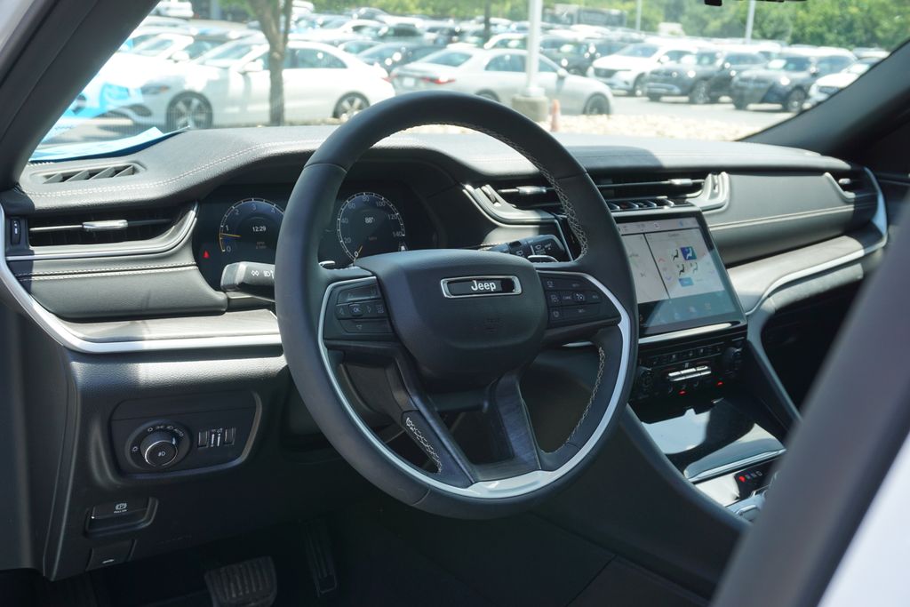 Thumbnail: 2024 Jeep Grand Cherokee L - 9