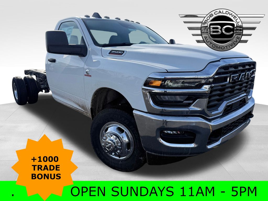 2026 RAM 3500 Chassis Tradesman Regular Cab LB DRW 4WD