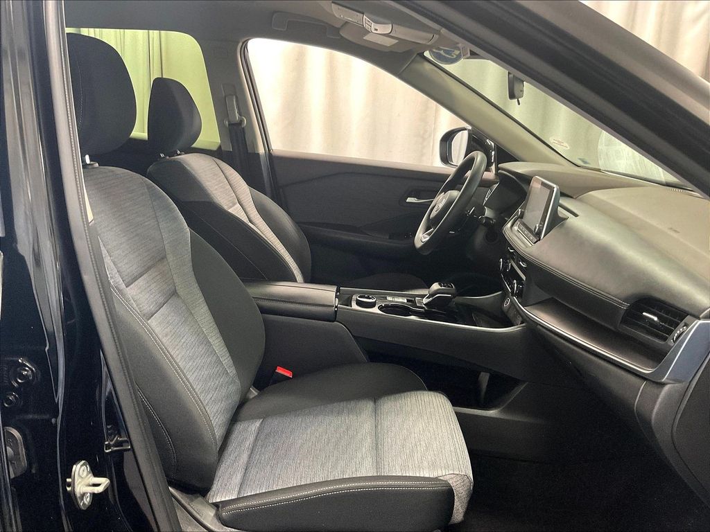 2023 Nissan Rogue — photo 11