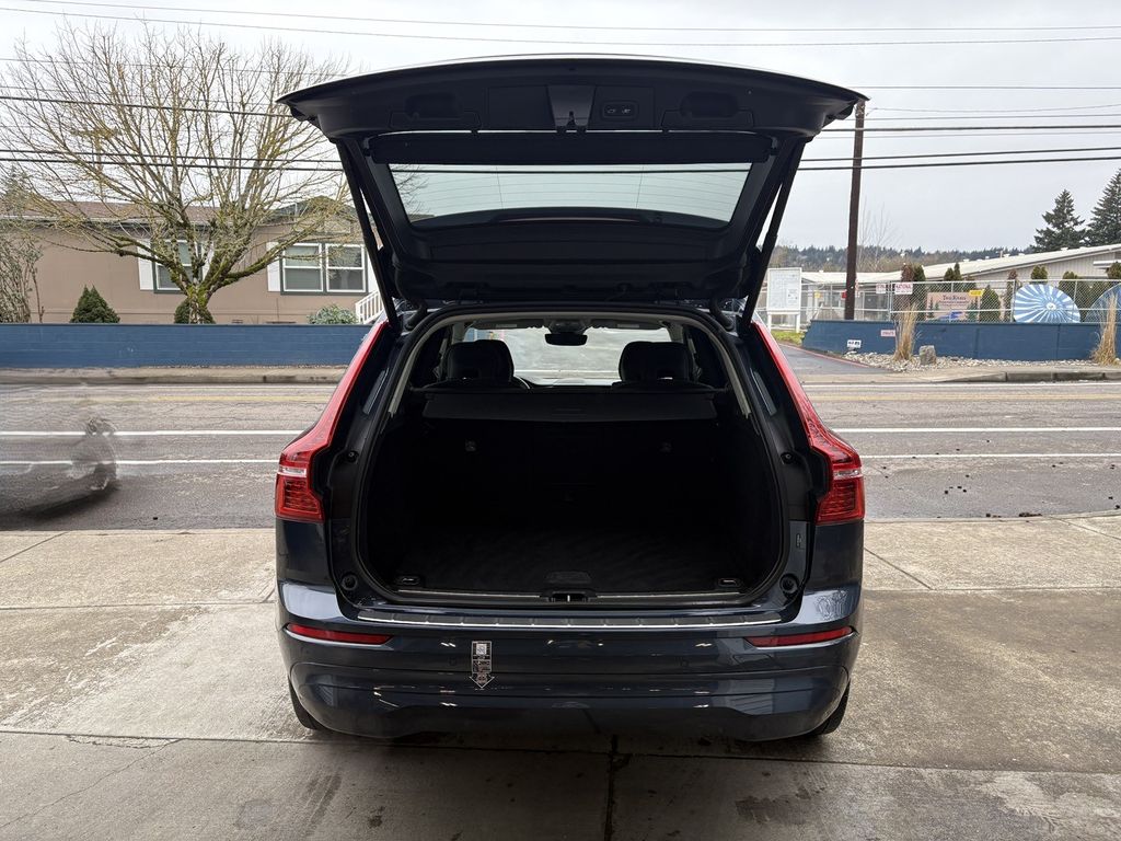 2022 Volvo XC60 B5 Momentum