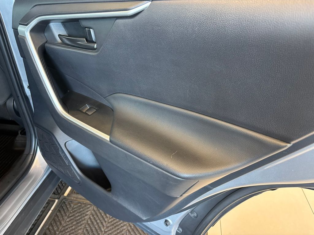 2023 Toyota RAV4 Hybrid LE