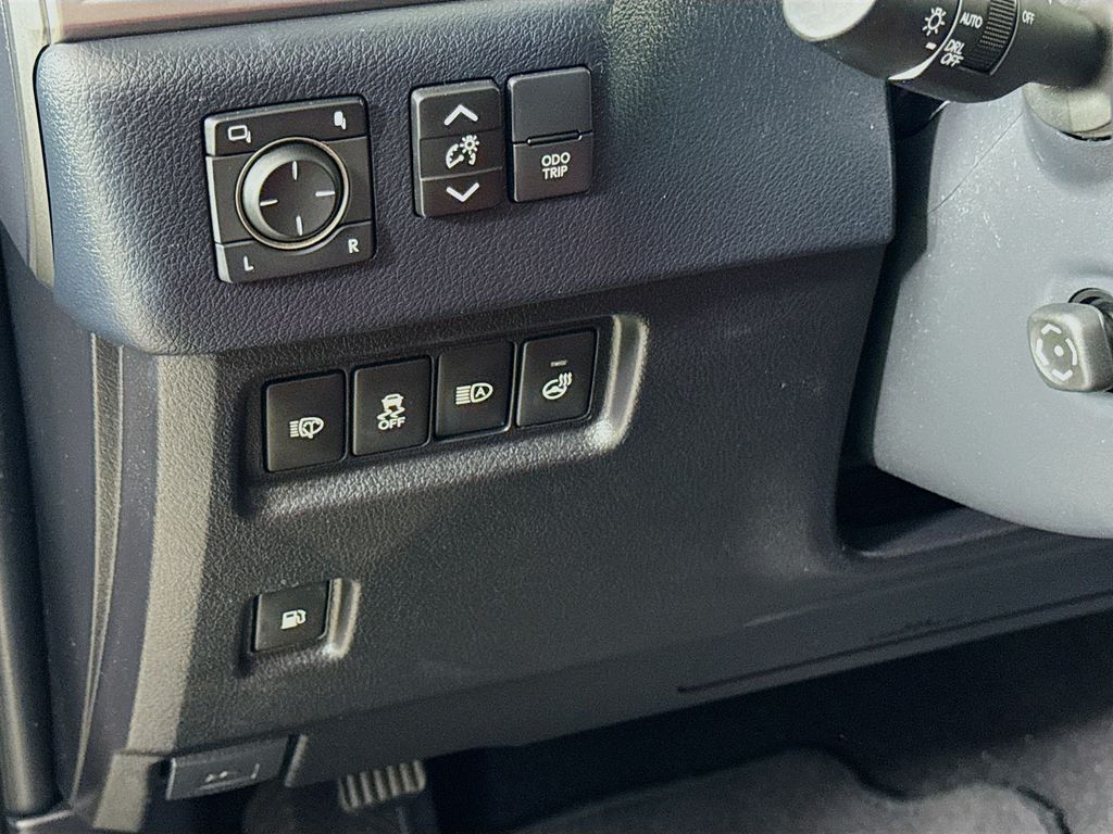 Thumbnail: 2023 Lexus GX - 10